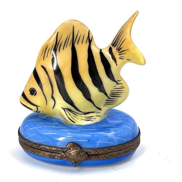 Limoges France Peint Main Porcelain Yellow Fish Blue Hinged Trinket Box - Picture 1 of 8